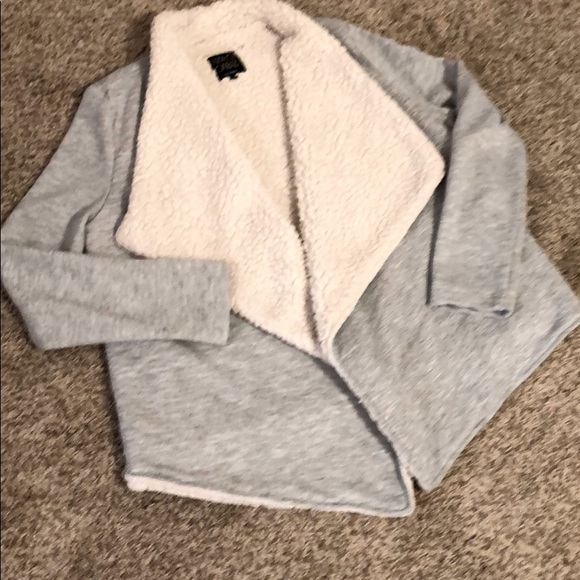 Dolce Cabo Jackets & Blazers - Dolce Cabo faux shearling wrap jacket medium